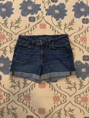 Universal Thread Denim Shorts Size 4 | Mid-Rise